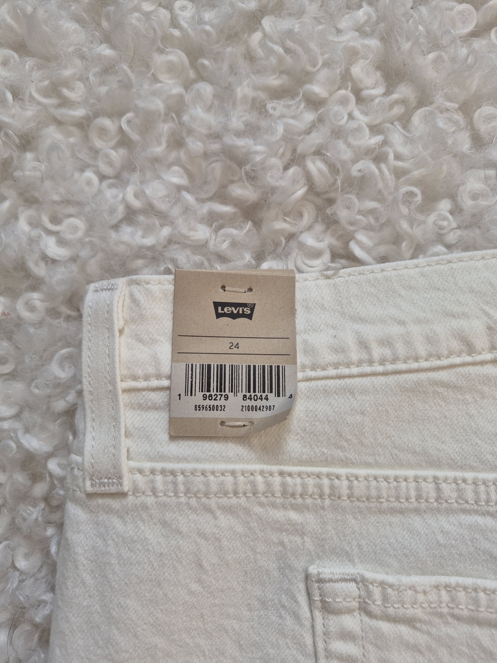 BNWT Levi's 501 Original 24 High Rise Denim Shorts White Cut Off Raw Hem Boho - Picture 12 of 12